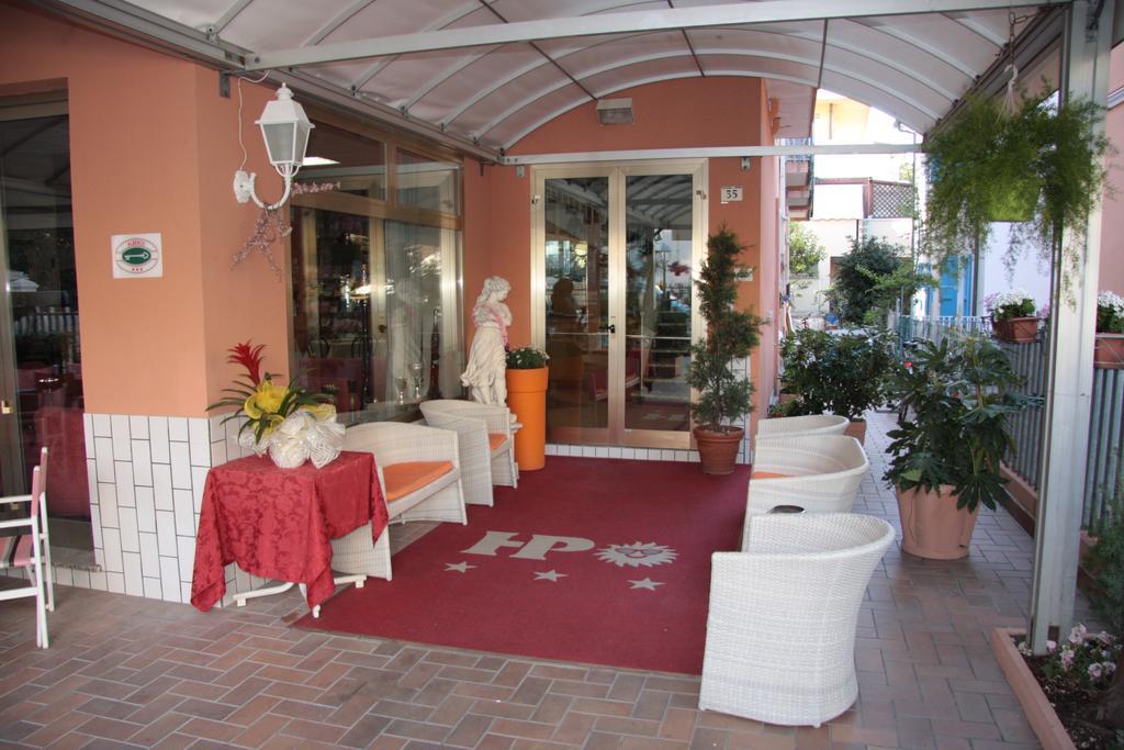Hotel Peonia Ріміні Екстер'єр фото
