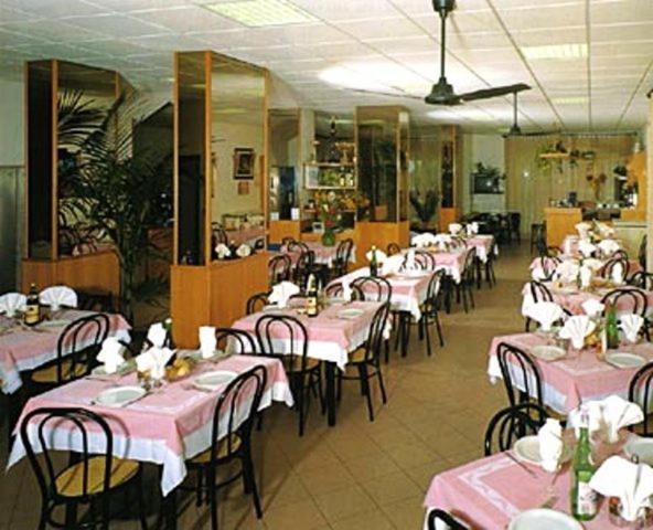 Hotel Peonia Ріміні Екстер'єр фото